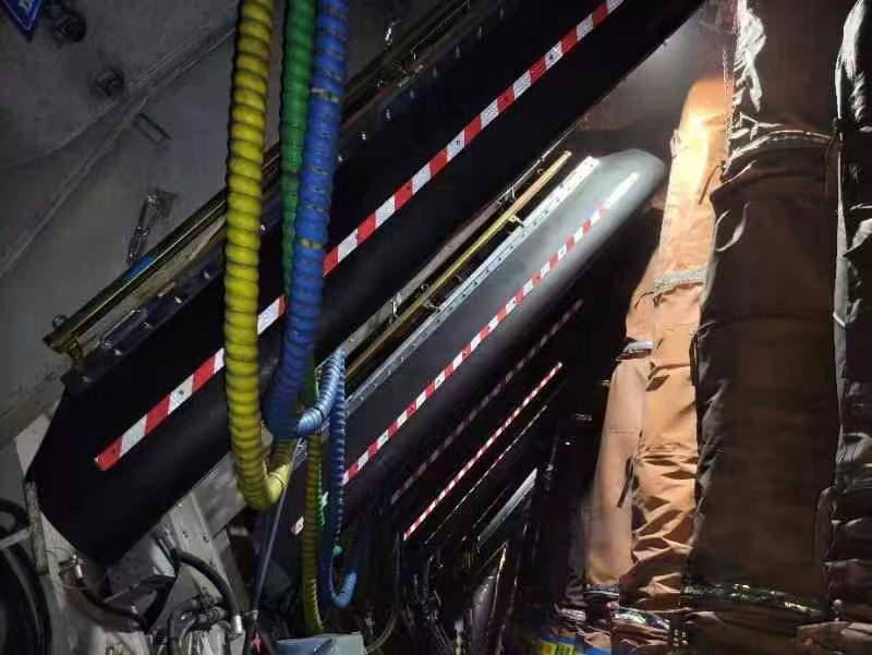 液压支架煤矸透水导流装置